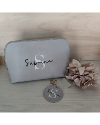 MAYRA Pochette Beauty Case Trousse Porta Trucchi Borsetta Multiuso Ecopelle  Semil pelle Personalizzabile con Ricamo del Nome o Iniziali Personalizzata  (Medium, Bianco) : : Moda